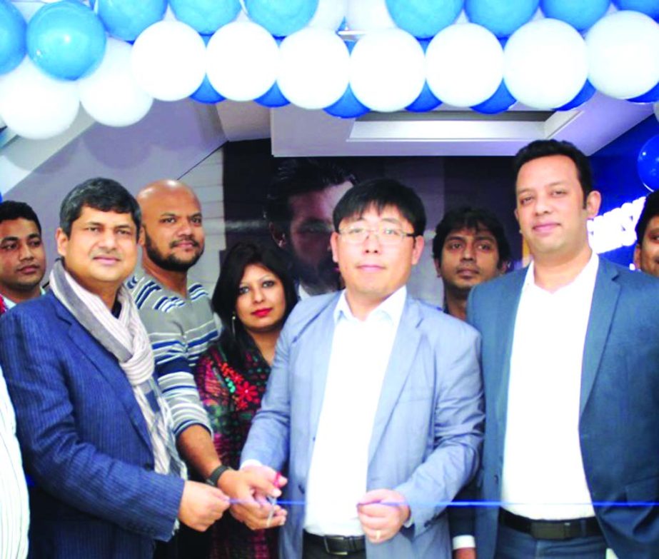 SeungwonYoun, Managing Director of Samsung Electronics Bangladesh Ltd inaugurated it'a branch at Karwan Bazaar in the city on Wednesday. Firoze Mohammad, Head of Consumer Electronics, Samsung Electronics Bangladesh and Mohammed Mesbah Uddin, Director, Sa