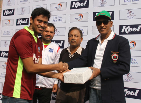 Former footballer of Bangladesh National Football team Sheikh Md Aslam handing over the award of the Man of the Match of the Kool-BSJA Media Cup Football to Mazharul Islam of Independent TV at the BFF Artificial Turf on Saturday.