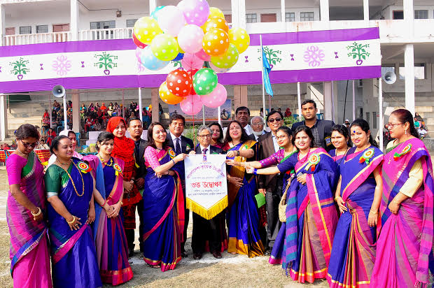 Pro-Vice-Chancellor of Dhaka University (DU) Professor Dr Md Akhtaruzzaman inaugurating the Annual Sports Competition of Bangladesh-Kuwait Maitree Hall of DU by releasing the balloons as the chief guest at the central playground of DU on Friday.