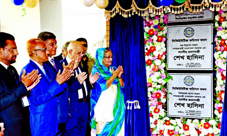 Prime Minister Sheikh Hasina along with other distinguished persons offering munajat after inauguration of the newly constructed building of Bangladesh Securities and Exchange Commission in the city's Agargaon on Sunday. BSS photo