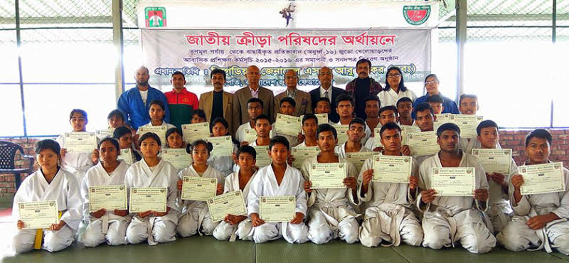 The participants of the grass-root level under-16 judo training programme pose with their certificates with the chief guest President of Bangladesh Judo Federation (BJF) Brigadier General (Retd) SK Abu Baker and the other officials of BJF at Army Stadium