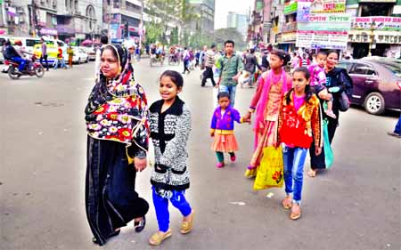 People of all strata of life walking on foot to reach their destination due to lack of vehicles as Awami League's rally held at Suhrawardy Udyan marking the Homecoming Day of Bangabandhu. This photo was taken from Paltan area on Tuesday.