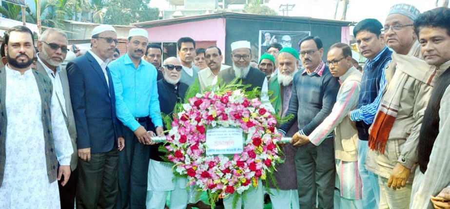 CCC Mayor A J M Nasir Uddin and A B M Mohiuddin Chowdhury, President, Chittagong City Awami League and former Gonoparishad member Ishak Mia placing wreaths at the grave of renowned social worker M A Aziz yesterday.