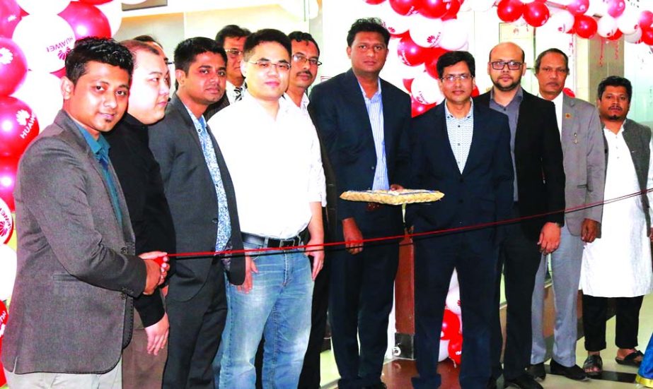 Ingmar Wang, Director of Device Business of Huawei Technologies (Bangladesh) Limited inaugurated it's a new service centre at Bashundhara City Shopping Complex in the city recently. High Officials of the company were present in the occasion.