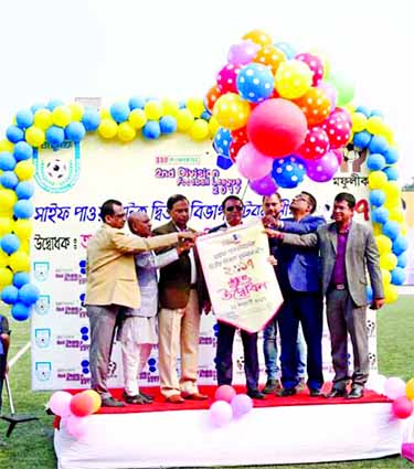 Managing Director of Saif Powertec Limited Tarafder Md Ruhul Amin inaugurating the Saif Powertec Dhaka Metropolis Second Division Football League by releasing the balloons as the chief guest at the Bir Shreshtha Shaheed Sepoy Mohammad Mostafa Kamal Stadi