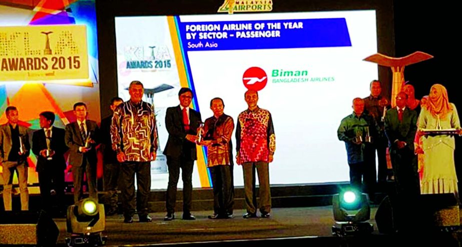 Mohammed Salahuddin, Biman Country Manager for Malaysia received the 'Foreign Airline of the year-2015'award from YB Dato' Seri Liow Tiong Lai, Minister of Transport, Malaysia, at a grand award ceremony held in Kuala Lumpur recently.