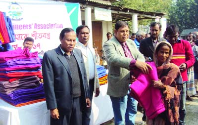 GANGACHARA (Rangpur): Arifur Rahman, formers Additional Chief Engineer, SOJ distributing blankets among the cold-hit people at Union Parishad premises organised by Retried SOJ Engineering Association , Gangachara Upazial on Saturday.