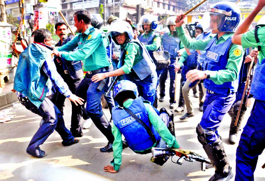 Law enforcers charge batons on the hawkers as they locked in clashes with them while protesting continuous eviction drive in Gulistan area on Monday.