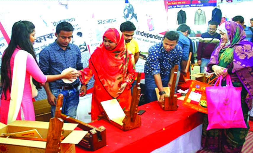 Visitors experiencing with the 'Laaiba Ruti Maker' at Dhaka International Trade Fair-2017 at Stall No-37 on Wednesday. The system of making 15 to 20 pieces ruti within one minute that will be watching practically at www.Laaibarutimaker.com or its social