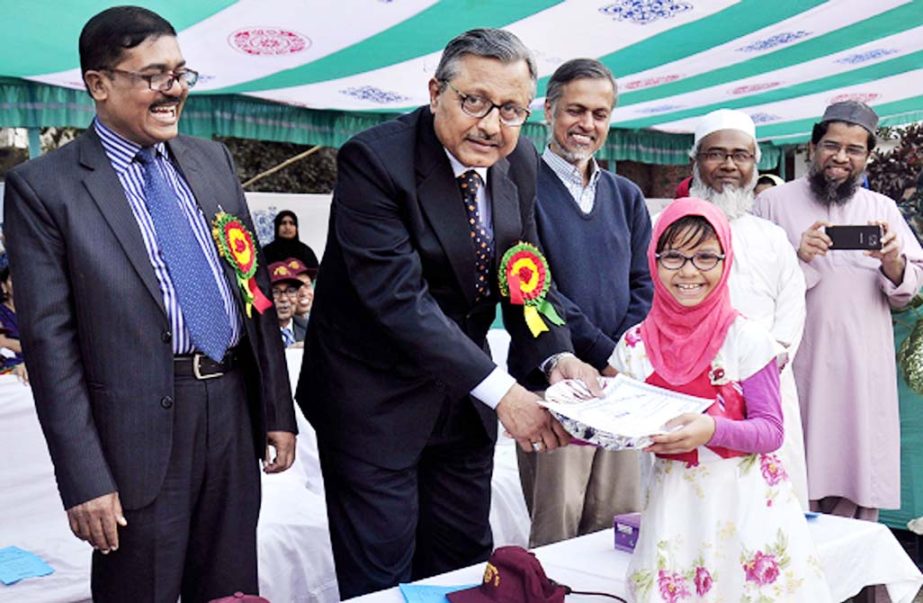 Prof Dr Saiful Islam, Vice-Chancellor, BUET handing over prizes among the winners of Annual Athletic Competition - 2017 of the Engineering University Girlsâ€™ School on last Thursday at the BUET playground. Among others, members of the School Managin