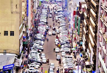 As most of the establishments in Dilkhusa Commercial area do not have parking facilities in their own building, then keep their cars parked blocking the easy movement of vehicles and the people. But the authorities concerned are indifferent to make area c