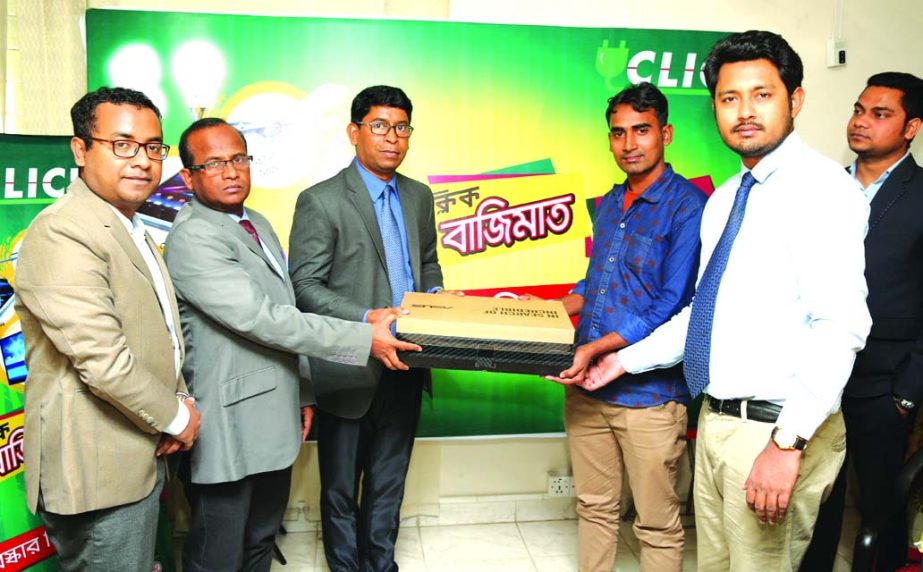 RN Paul, Managing Director of RFL Group handed over the prizes to the 16 winners of 'Click Bajimat Offer' at a program held recently at RFL Center in the city. Jahangir Alam, Senior General Manager (Sales), Mir Hasan Sarwar Kabir, Assistant General Mana