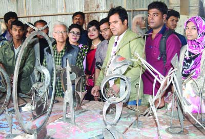 KHULNA: Reputed artist Hamiduzzaman visiting open world metal sculptures organised by KU Sculpture Department yesterday.