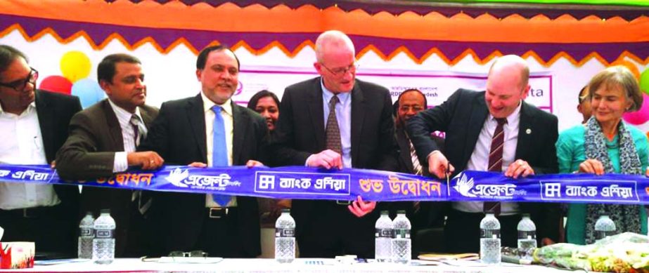 Simon Brown, Country Director of Voluntary Service Overseas (VSO) Bangladesh inaugurated an agent banking outlet of Bank Asia Ltd at Kafrikhal of Mithapukur Upazila in Rangpur recently. Mohammed Zahirul Alam, Philip Goodwin, CEO of VSO International, Jane