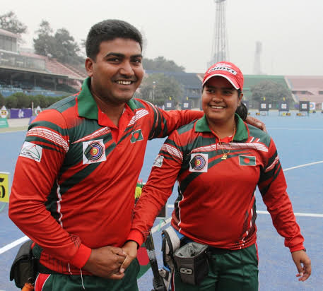 Milon Mollah (left) and Susmita Bonik shaking hands after clinching bronze medals in their respective events of the 1st Islamic Solidarity Sports Federation International Archery Championship at the Moulana Bhashani National Hockey Stadium on Saturday.