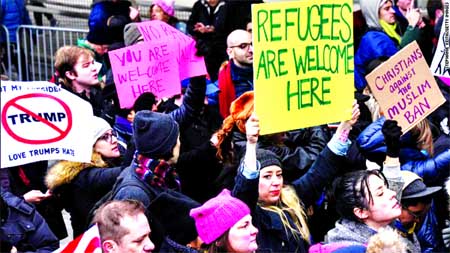 Protesters gather at JFK International Airport's Terminal 4 to demonstrate against President Donald Trump's executive order on Saturday, in New York. Internet photo