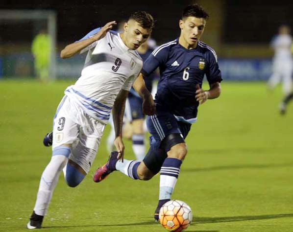 Uruguay's Nicolas Schiappacasse (left) and Argentina's Lisandro Martinez, compete for control of the ball during a U-20 South America soccer qualifying tournament for the 2017 South Korea U-20 World Cup, in Quito, Ecuador on Monday.
