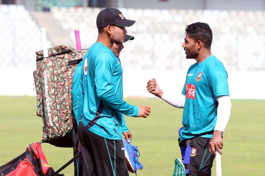 Imrul Kayes talks to his teammates during training session at the BCB-NCA Academy in Mirpur on Tuesday.