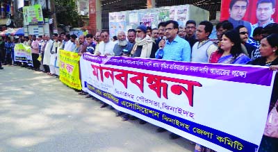 JHENAIDAH: Jhenaidah Municipality Mayor Saidul Karim Mintu speaking at a human chain of councilors in the town to press home their 8-point demands on Monday .