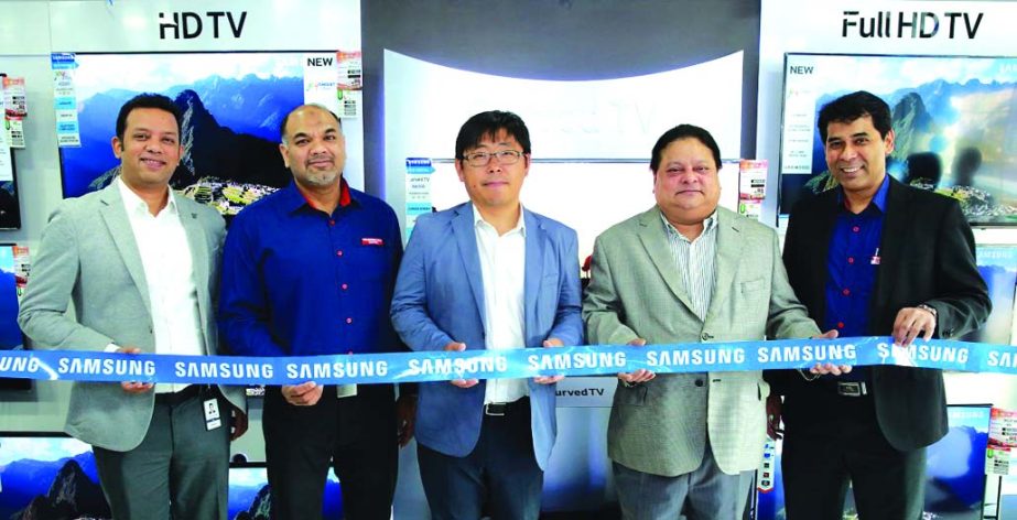 Firoze Mohammad, Head of Business of Samsung Electronics Bangladesh inaugurated it's a new exclusive zone with Transcom Digital at Middle Badda in the city recently. Seungwon Youn, Managing Director, Samsung Electronics (BD) and Arshad Waliur Rahman, Dir