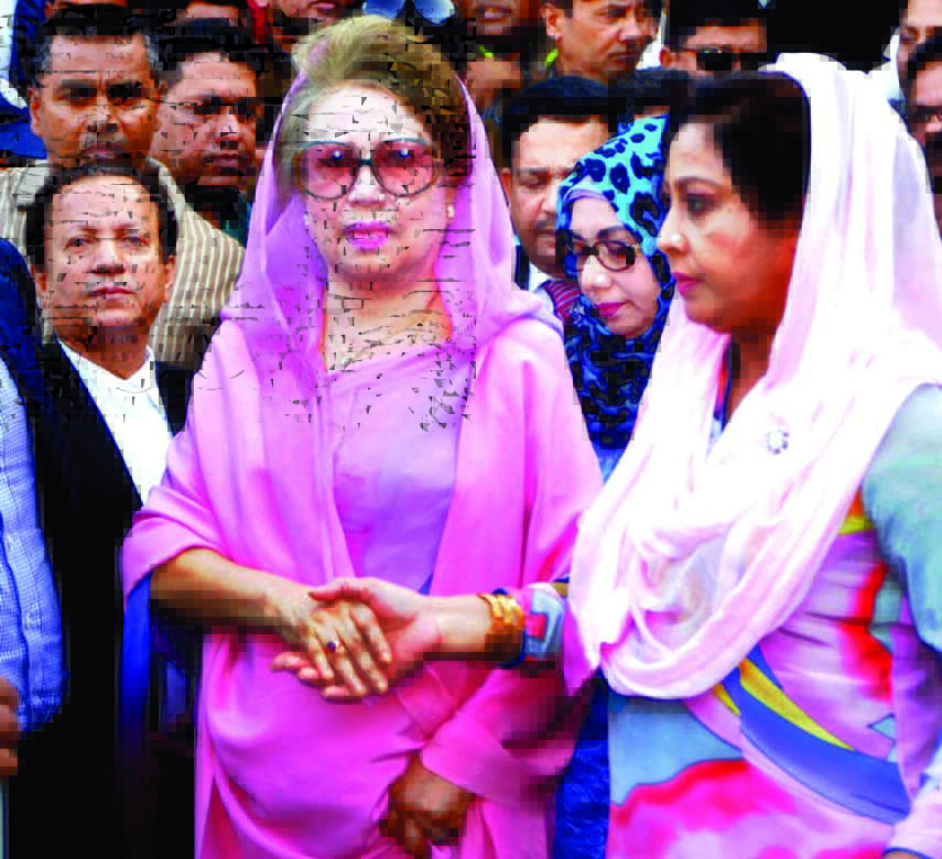 BNP Chairperson Begum Khaleda Zia moves towards the Special Court in the city's Bakshibazar on Thursday to appear before it on Zia Charitable Trust Corruption Case.