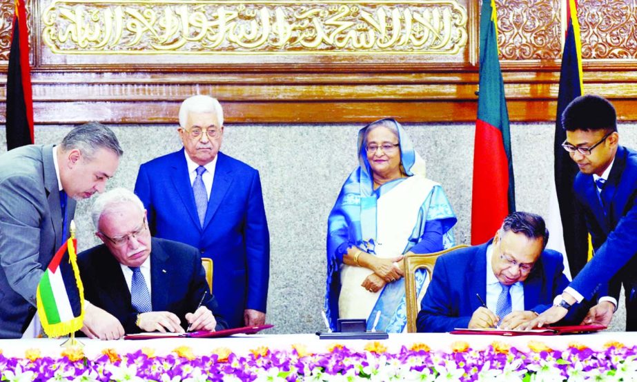 After the bilateral talks between Palestine President Mahmoud Abbas and Bangladesh Prime Minister Sheikh Hasina, Foreign Ministers of both the countries are signing the Memorandum of Understanding at PMO on Thursday.