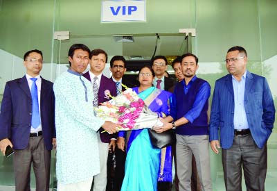 SYLHET: Newly-posted Divisional Commissioner of Sylhet Dr Mushammat Nazmun Ara Khanam was greeted by the officials of district administration and journalists at Sylhet Osmani Airport on Thursday.