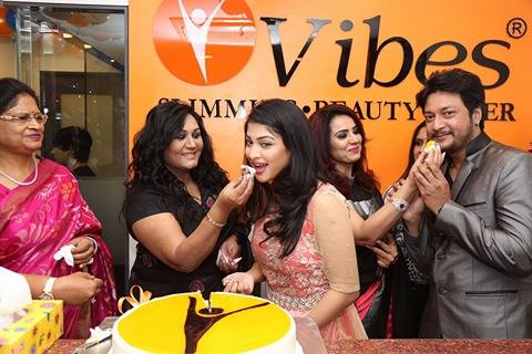 Fahmida Nabi, Emon and Sarika at inauguration of Vibes: Popular singer Fahmida Nabi, film actor Emon and actress cum model Sarika were present at the inauguration of third outlet of slimming, beauty and laser related organisation, Vibes in the cityâ€