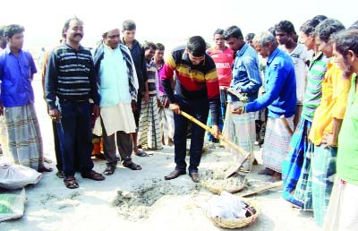 GANGACHARA (Rangpur): Asaduzzaman Bablu, Chairman, Gangachara Upazila inaugurating renovation works of two kms dam to control erosion of Teesta River at Shankardah Char on Saturday.