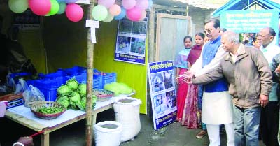 NILPHAMARI: Dewan Kamal Ahmed, Mayor, Nilphamari Pourashava inaugurating pesticide- free vegetable sales corner at Madharmor Katcha Bazar as Chief Guest on Sunday.