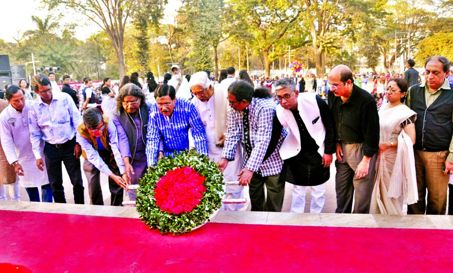 Leaders of Sammilito Sanskritik Jote placing wreaths at the Central Shaheed Minar on the first day of 14-day programmes of the organisaion yesterday.