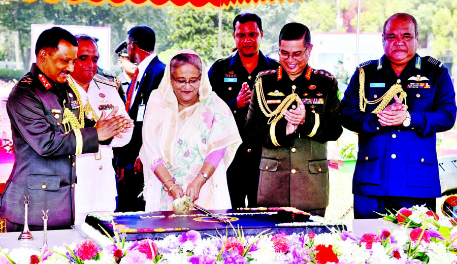 Prime Minister Sheikh Hasina cutting cake at the graduation ceremony of the Defence Services Command and Staff College (DSCSC) 2016-17 Course at Sheikh Hasina Complex at DSCSC at Mirpur Cantonment in the city yesterday morning.