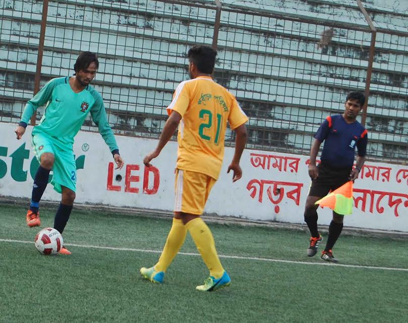 Scene from the Saif Power Tec Second Division Football League between Samaj Kalyan Krira Sangsad Mugda and Shantinagar Club at Bir Shreshtha Shaheed Sepoy Mohammad Mostafa Kamal Stadium in the city's Kamalapur on Wednesday. Samaj Kalyan Krira Sangsad Mug