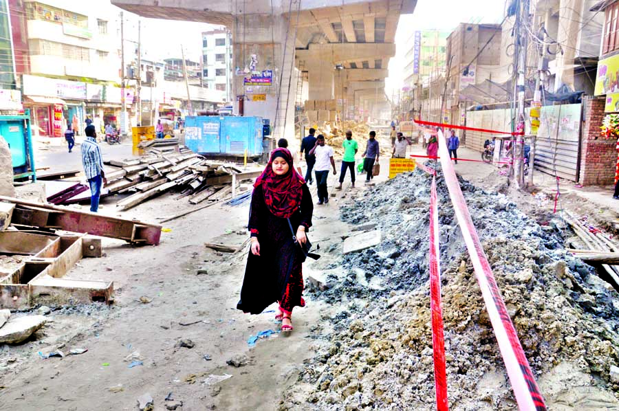 Malibagh road adjacent to flyover is in sorry state for a few days as movement of vehicles have been totally banned for ongoing construction work. This photo was taken on Thursday.