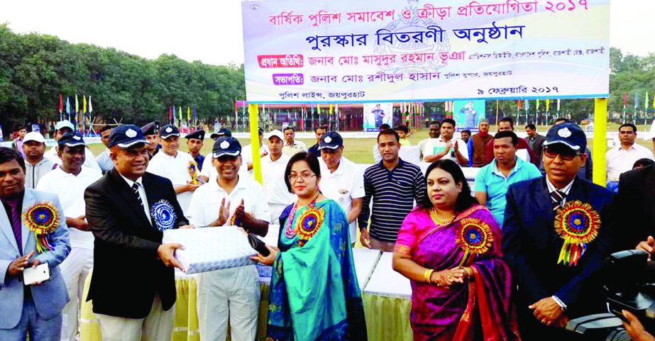 JOYPURHAT: Additional Deputy Inspector General of Police Masudur Rahman Bhuiyan distributing prizes among the winners of sports competition of annual police gathering recently.