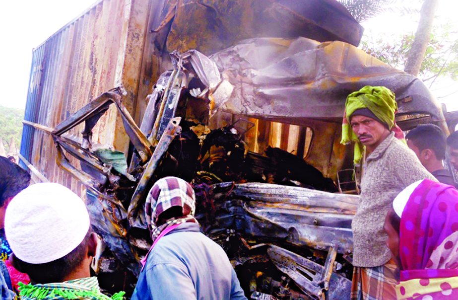 13 people were killed and over 20 others injured when a Dhaka-bound Hanif Paribahan bus hit the in-coming gas cylinder laden covered van sparking fire on Dhaka-Khulna Highway at Nagarkanda in Faridpur on Friday night.