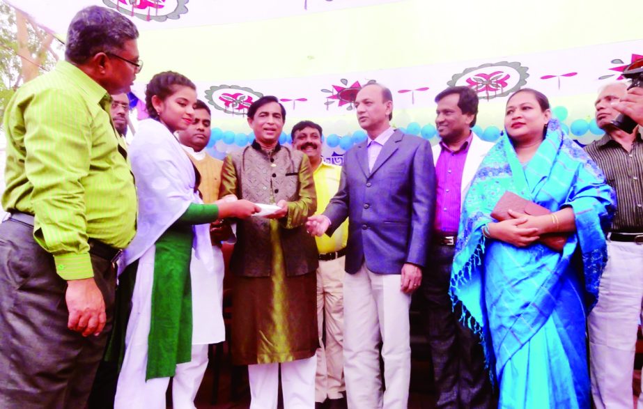 TONGI: Md Asadur Rahman Kiron, Acting Mayor, Gazipur City Corporation distributing prizes among the winners of annual sports competition of Ramoni Kumar Poitto School and College in Haiderabad as Chief Guest recently.