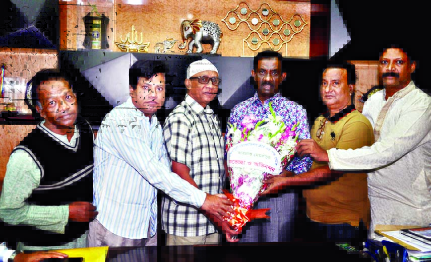 Chowdhury Hasan Mahmud Hasni, Acting CCC Mayor is being greeted by leaders of Chandonpura Daffodil Club at his office yesterday.