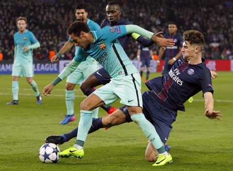 Barcelona's Neymar (front) battles for the ball with PSG's Thomas Meunier during the Champion's League round of 16, first leg soccer match between Paris Saint Germain and Barcelona at the Parc des Princes stadium in Paris on Tuesday.