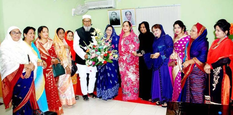 Leaders of the newly-elected Mahila Awami League, Chittagong City Unit greeting Alhaj A B M Mohiuddin Chowdhury, President, Chittgaong City Awami League at his office recently.