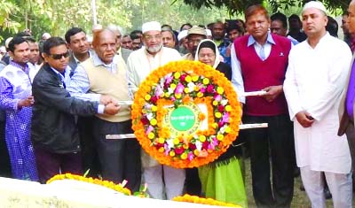 RANGPUR: Leaders of Dr Wazed Smriti Sangsad placing wreaths at the grave of noted nuclear scientist Dr MA Wazed Miah at Pirganj on the occasion of 75th birth anniversary on Thursday.