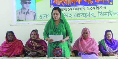 JHENAIDAH: SI Akram Hosain's sister Jannat Ara Parvin reading a written press release on Thursday how his brother was killed by SP Babul Akter.