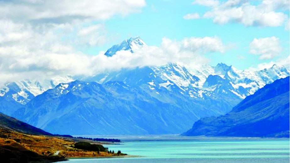 Mount Cook, the highest peak of New Zealand and Zealandia.