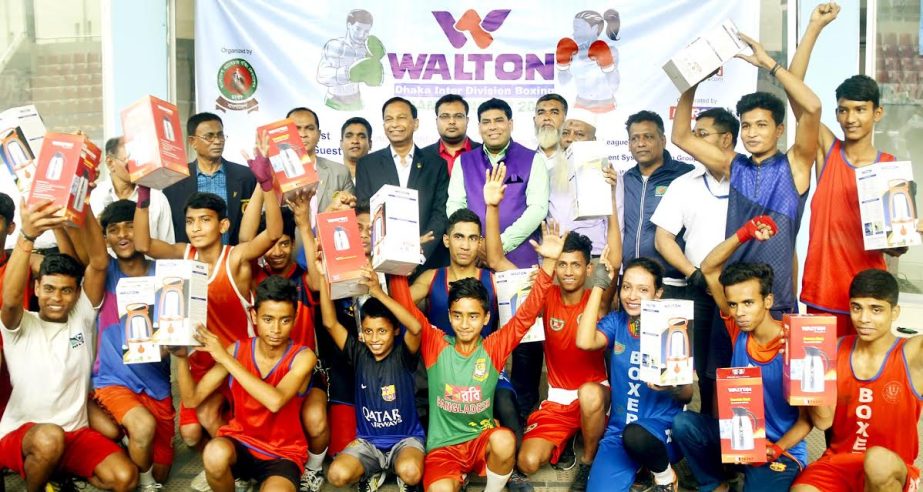 Prize winners of the Walton Dhaka Inter-Division Boxing Competition pose for photo with the guests at the Muhammad Ali Boxing Stadium on Monday.