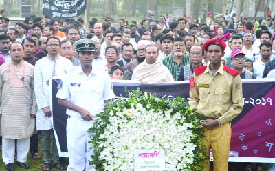 KHULNA: KU VC Prof. Dr. Mohammad Foyekuzzaman placing wreaths at the Shaheed Minar marking the Amar Ekyshey and International Mother Language Day on Tuesday.