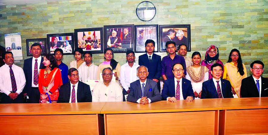Dhaka University Vice-Chancellor Prof Dr AAMS Arefin Siddique at a photo session with the recipients of CERAGEM Merit Scholarship Award of the Department of Public Administration of Dhaka University at the VC's Lounge of the university on Thursday.