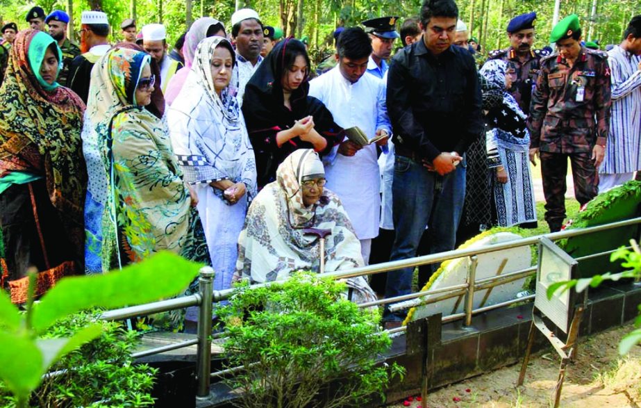 Family members of those who were killed in BDR mutiny seeking divine blessings for the departed soul after placing floral wreaths at their graves. The snap was taken from the city's Banani Army Graveyard on Saturday.