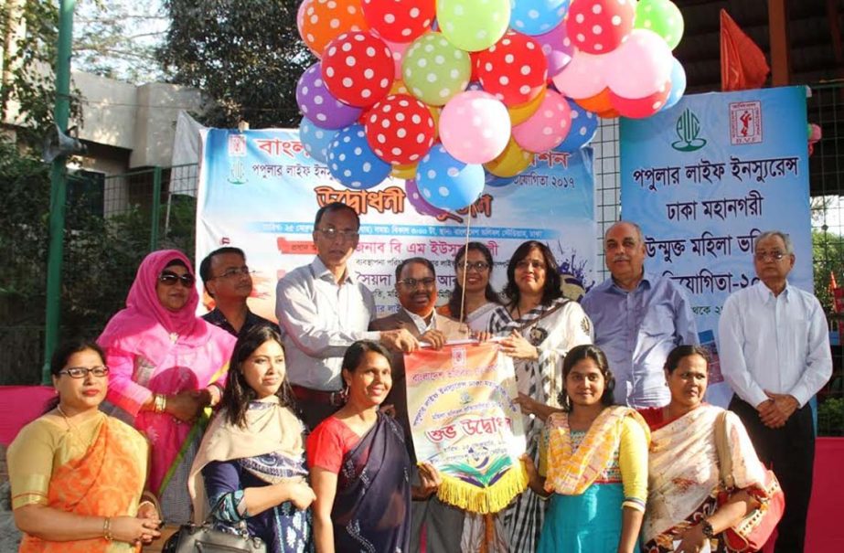Managing Director of Popular Life Insurance Company Limited BM Yousuf Ali inaugurating the Popular Life Insurance Dhaka Metropolis Open Women's Volleyball Competition by releasing the balloons as the chief guest at the Volleyball Stadium on Saturday.