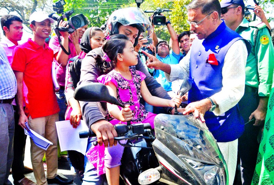 Road Transport and Bridges Minister Obaidul Quader observing the proceedings at the BRTA mobile court against the violation of traffic rules in city's Topkhana Road on Sunday.