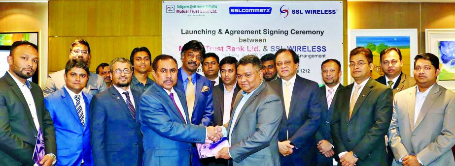 Ashish Chakraborty, Chief Operating Officer, SSL Wireless and Syed Rafiqul Haq, Deputy Managing Director and Chief Business Officer of Mutual Trust Bank Ltd (MTB), exchanging documents after signing an agreement at the bank head office in the city recentl
